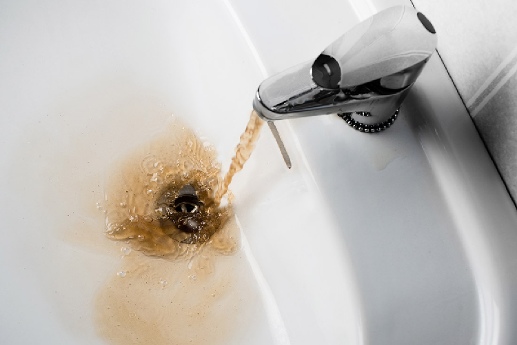 Dấu hiệu nước máy đang bị ô nhiễm