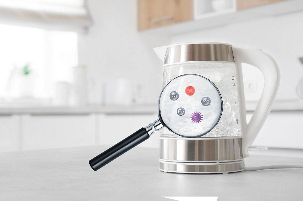 Tại sao các chuyên gia cảnh báo nước trong chưa chắc an toàn?